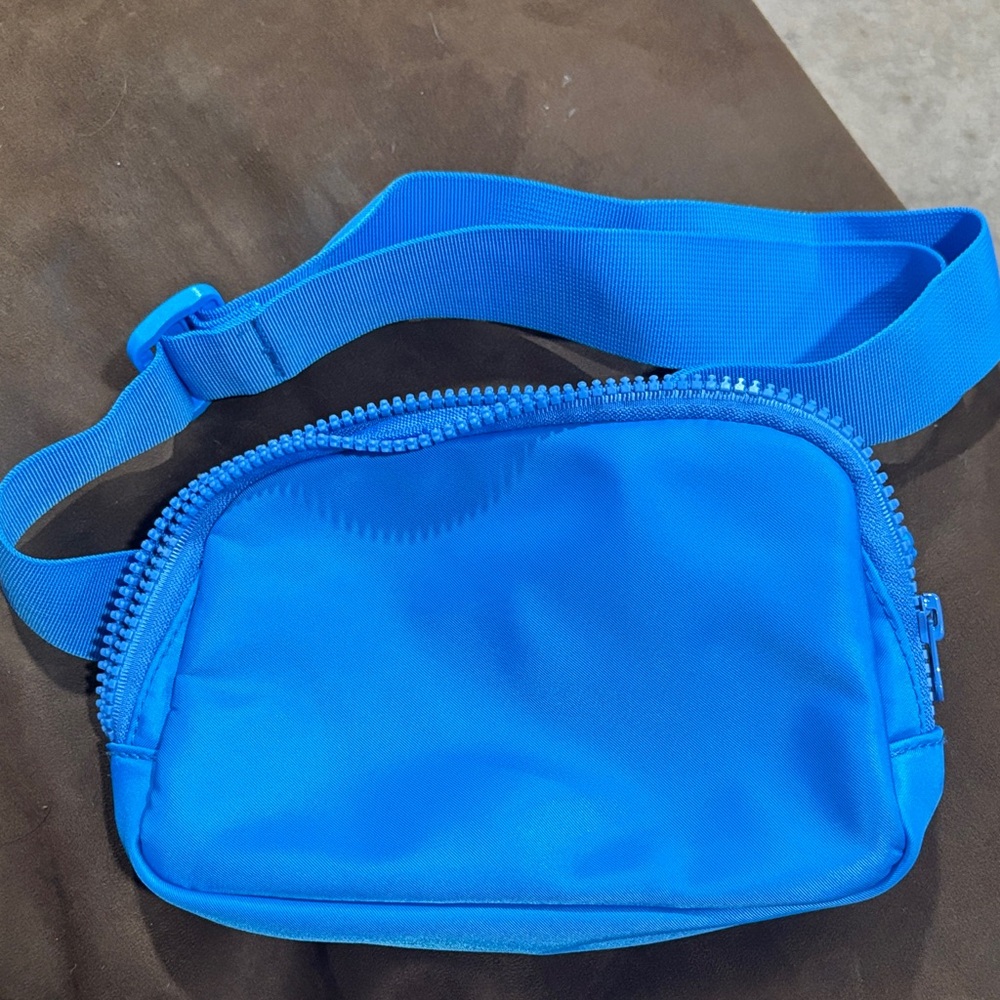 Pink Lily Blue Belt Bag